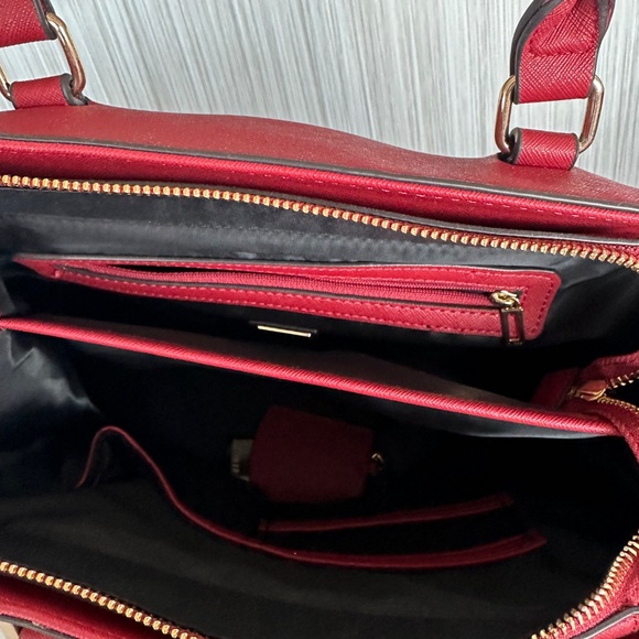 Guess - Picture 3 of 4